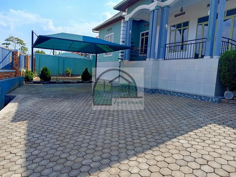 4.parking-space