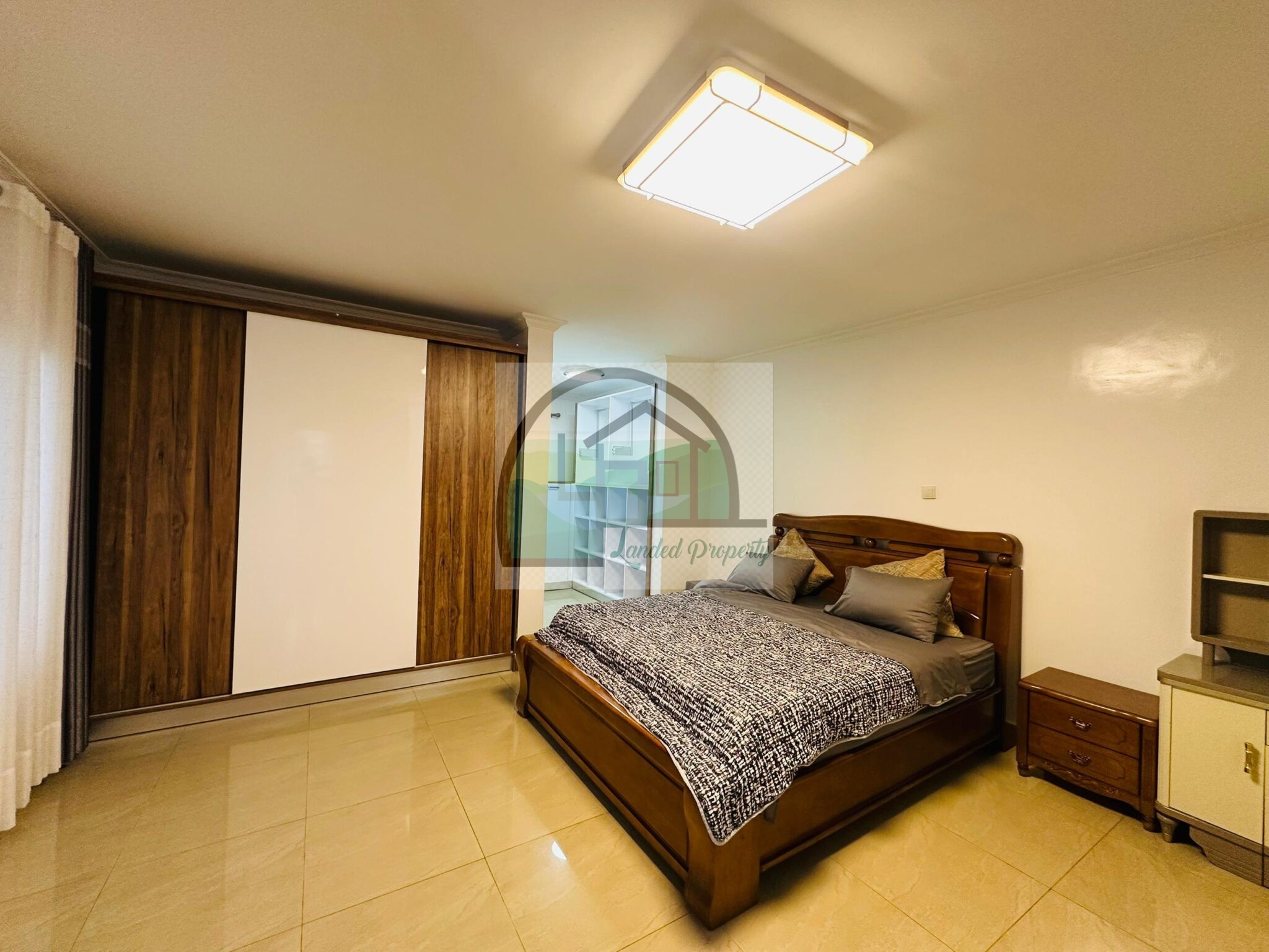 8bedroom