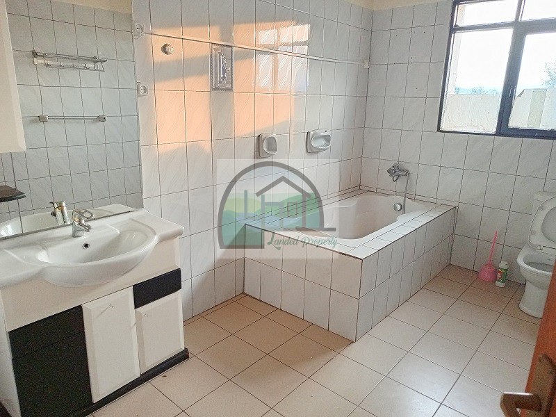 8bathroom