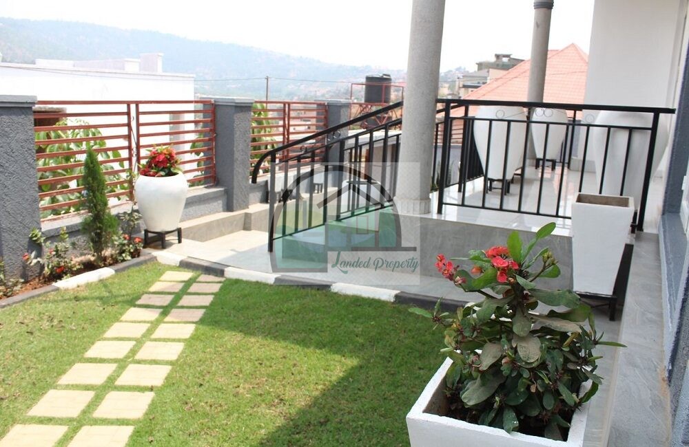 4.-Garden