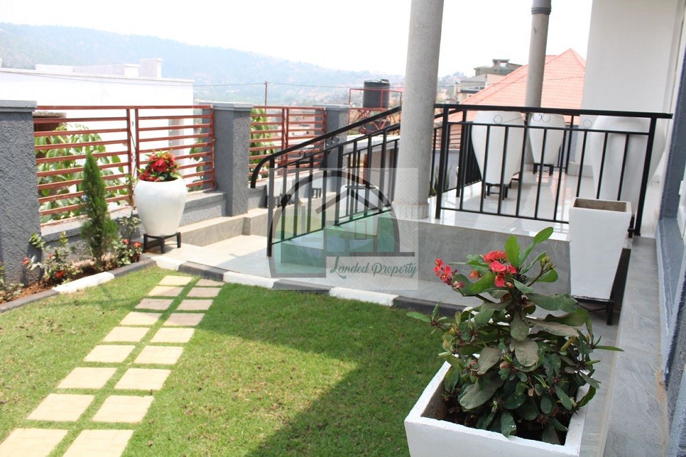 4.-Garden