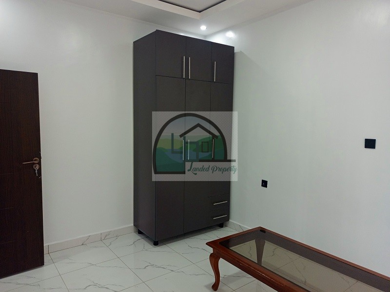9wardrobe